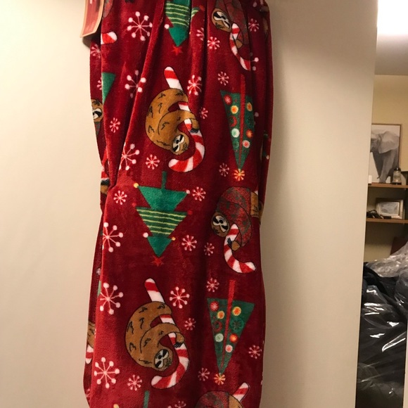 Crestmills holiday blanket - Picture 4 of 4